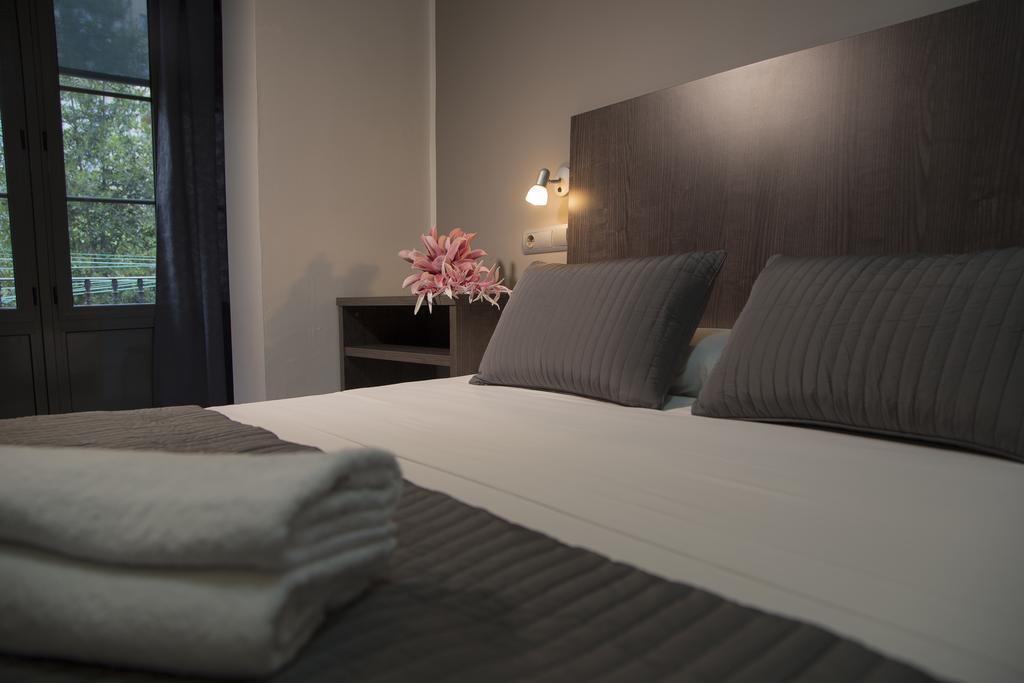 Ciudad Condal Hostal - Paseo De Gracia Barcelona Ngoại thất bức ảnh