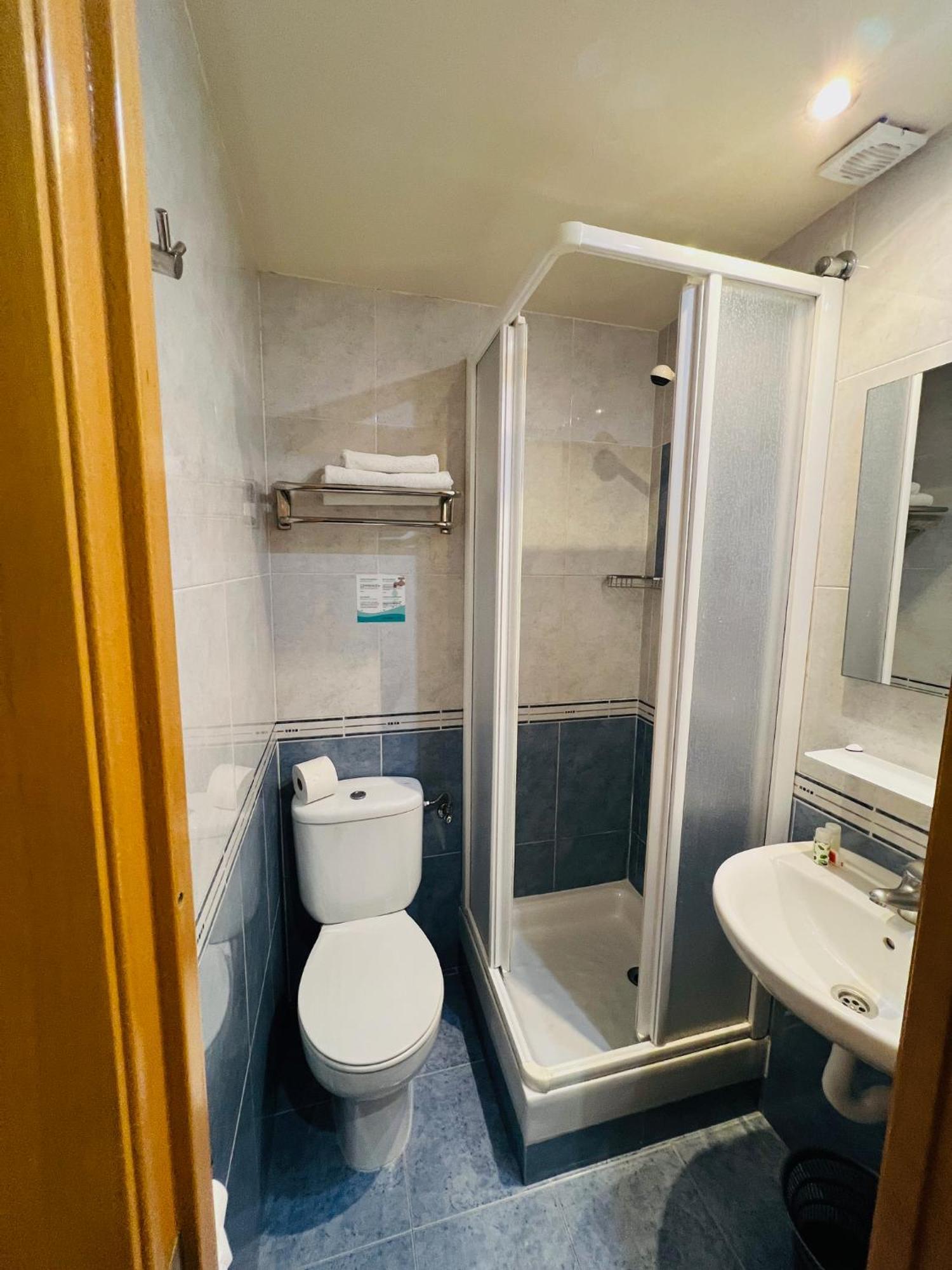 Ciudad Condal Hostal - Paseo De Gracia Barcelona Ngoại thất bức ảnh