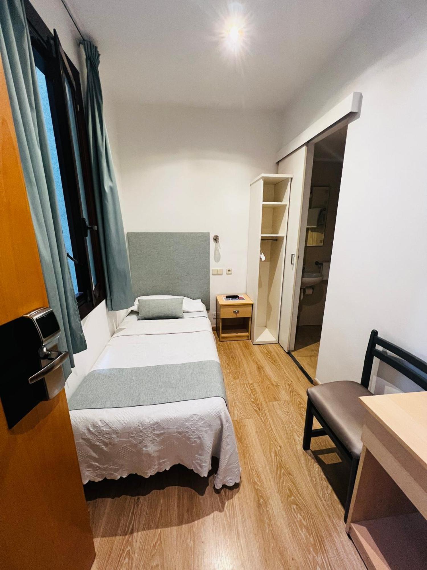 Ciudad Condal Hostal - Paseo De Gracia Barcelona Ngoại thất bức ảnh