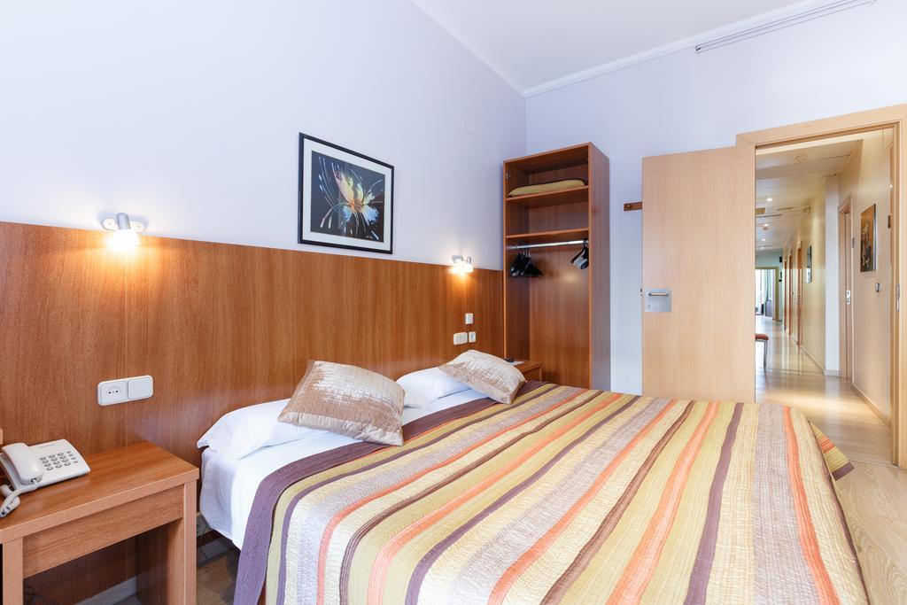 Ciudad Condal Hostal - Paseo De Gracia Barcelona Ngoại thất bức ảnh